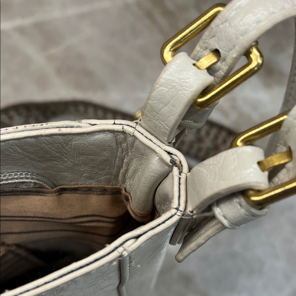Women’s Cream Leather Crossbody Bag with Guitar Strap - Picture 5 of 12
